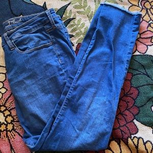 3/$30 💓 Universal Thread Raw Hem Jeans